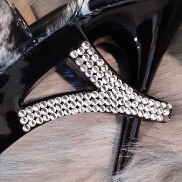 High Heels - Picture 7 of 8